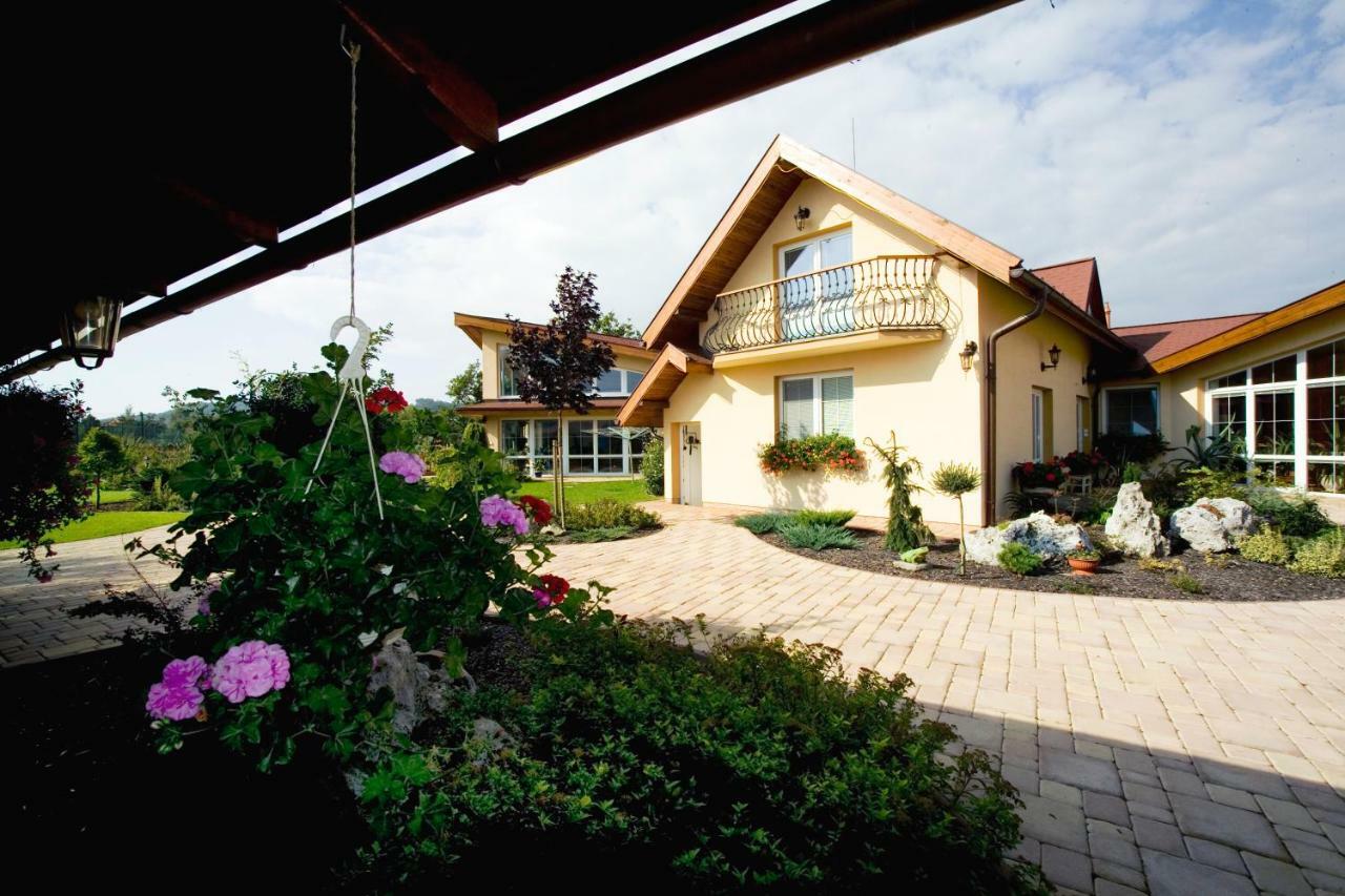 Vila Valča Exterior foto